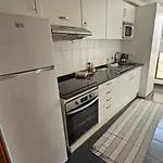 Serenity - Free Parking Apartment